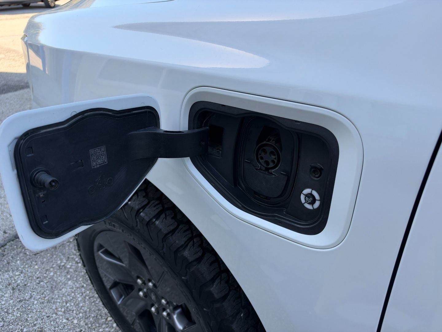 2023 Ford F-150 Lightning LARIAT