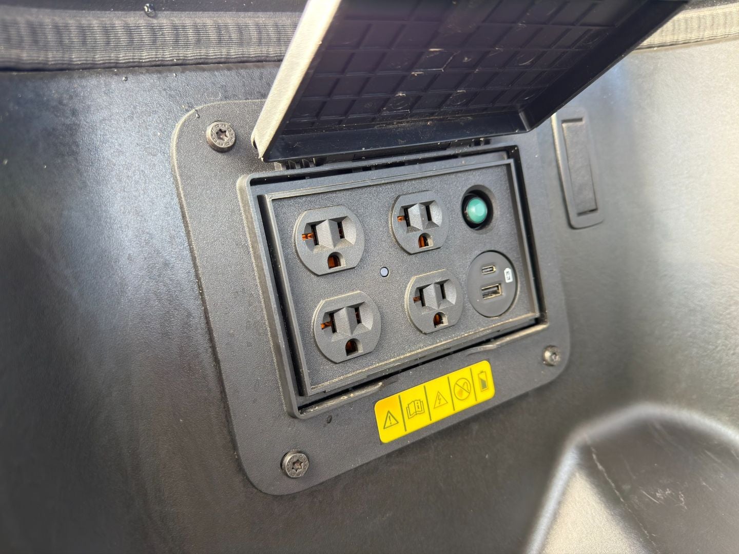 2022 Ford F-150 Lightning Platinum