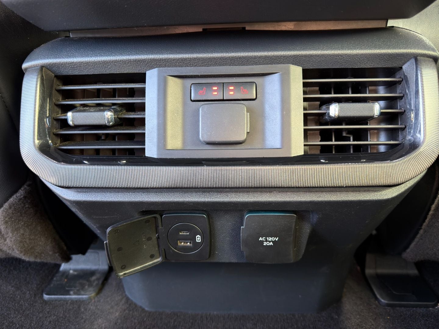 2022 Ford F-150 Lightning Platinum