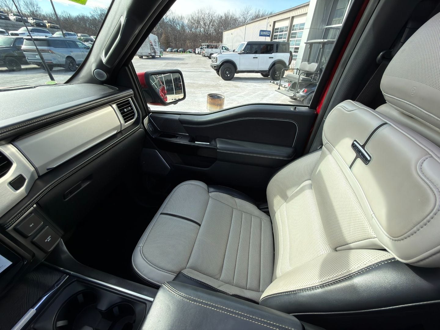 2022 Ford F-150 Lightning Platinum