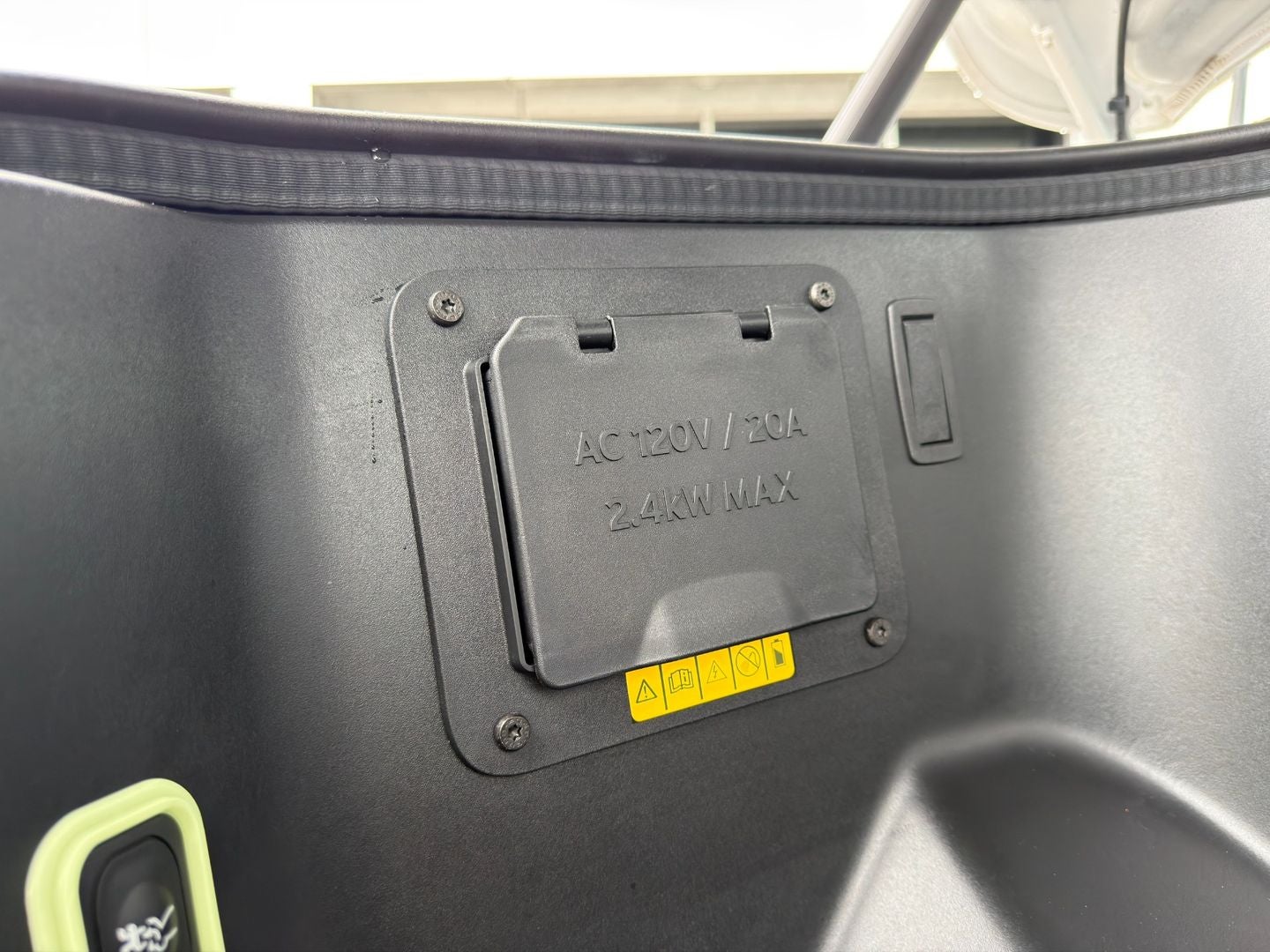 2022 Ford F-150 Lightning Platinum