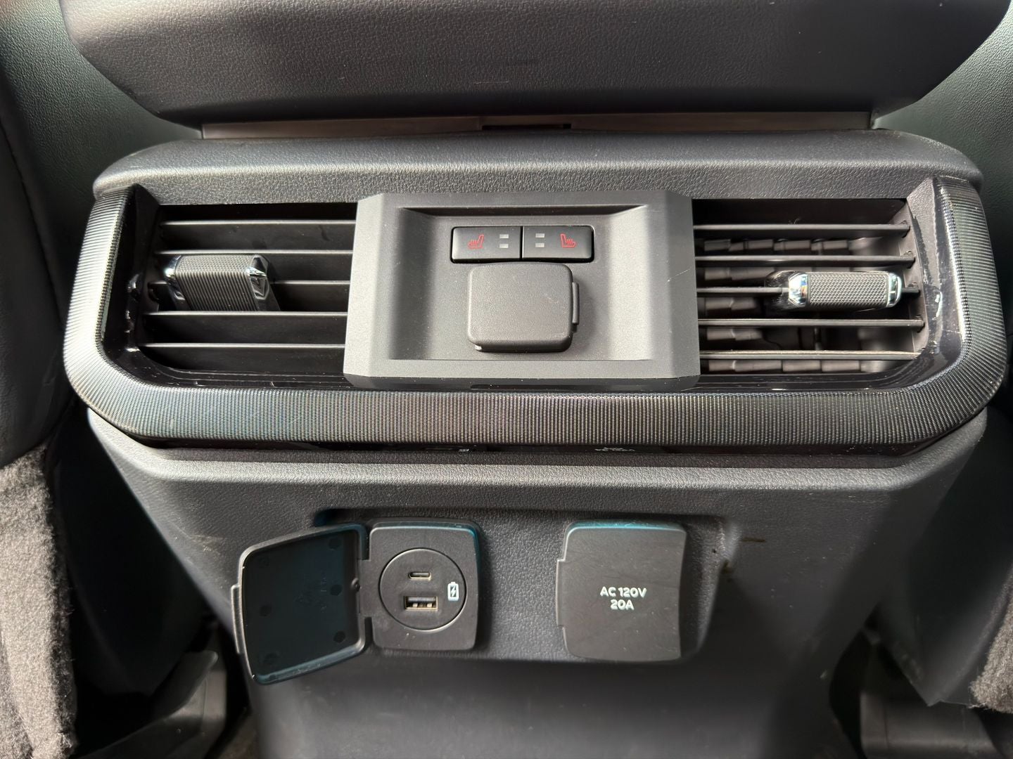 2022 Ford F-150 Lightning Platinum