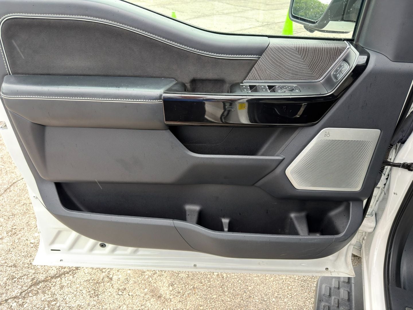 2022 Ford F-150 Lightning Platinum