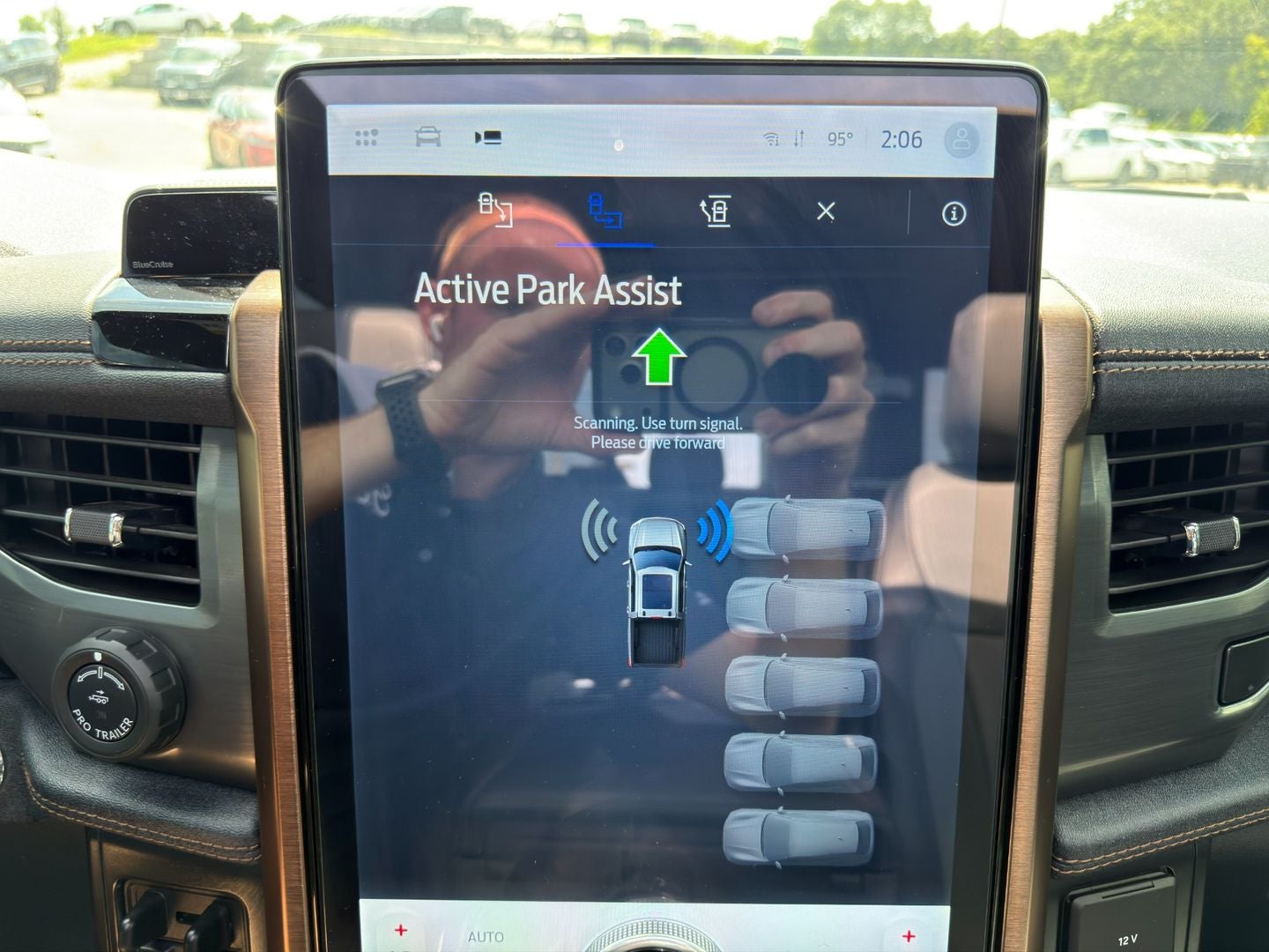 2022 Ford F-150 Lightning LARIAT