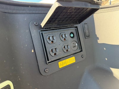 2022 Ford F-150 Lightning Platinum