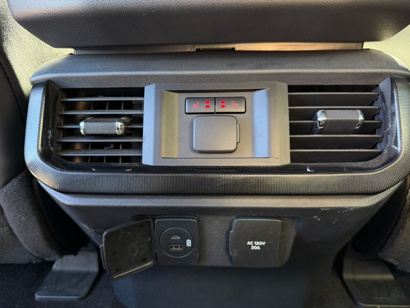 2022 Ford F-150 Lightning Platinum