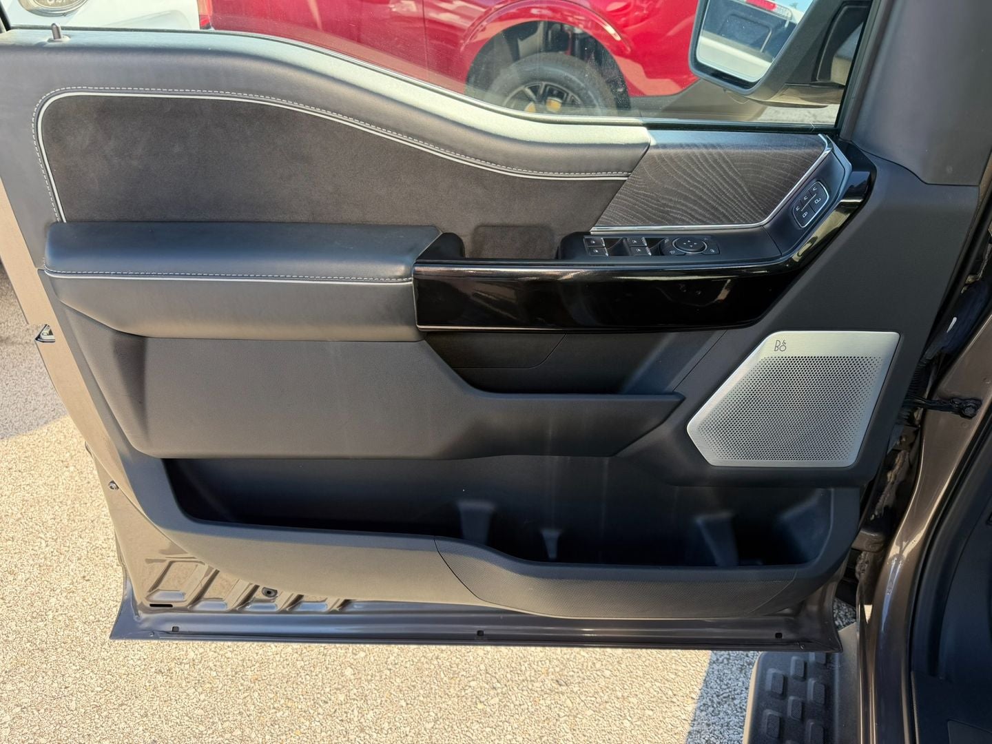 2022 Ford F-150 Lightning Platinum