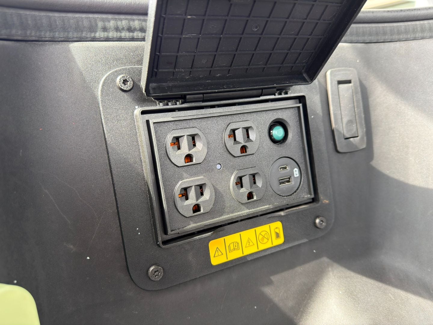 2023 Ford F-150 Lightning XLT