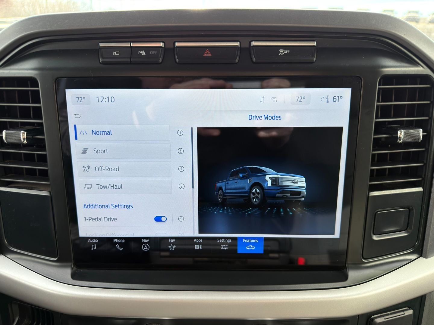 2023 Ford F-150 Lightning XLT