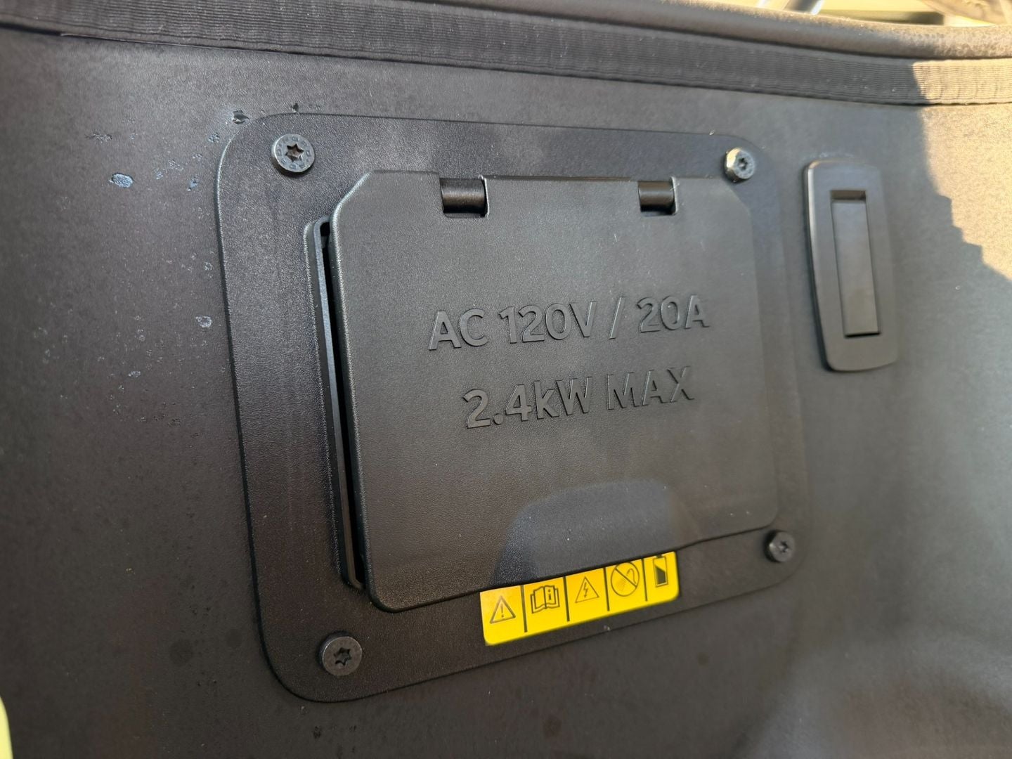 2023 Ford F-150 Lightning LARIAT