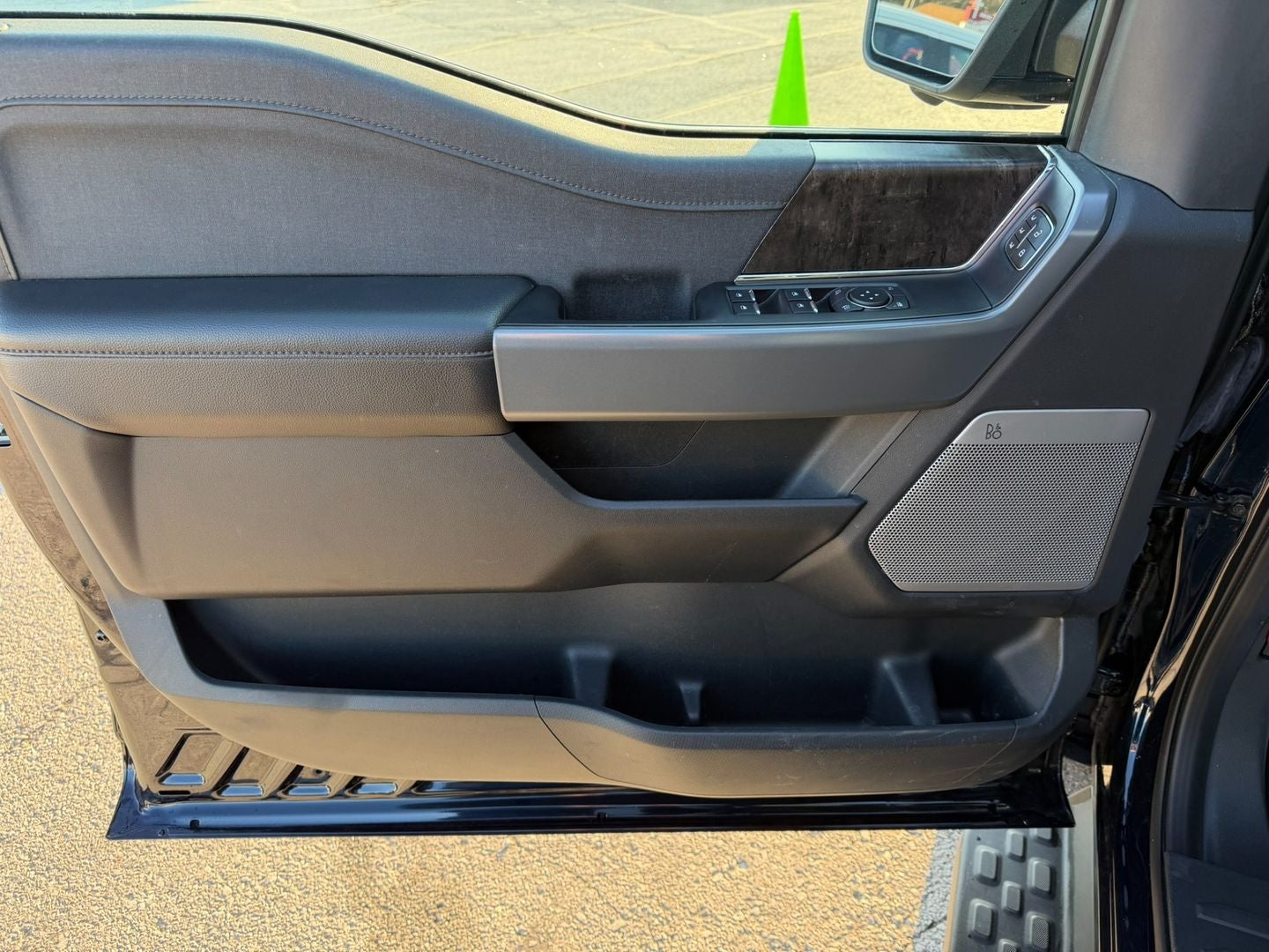 2023 Ford F-150 Lightning LARIAT