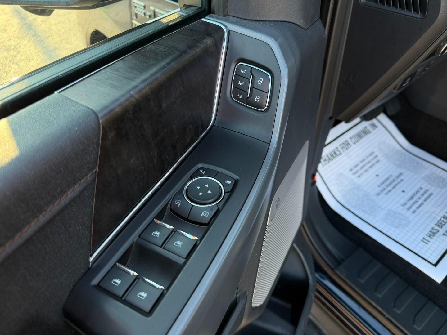 2023 Ford F-150 Lightning LARIAT