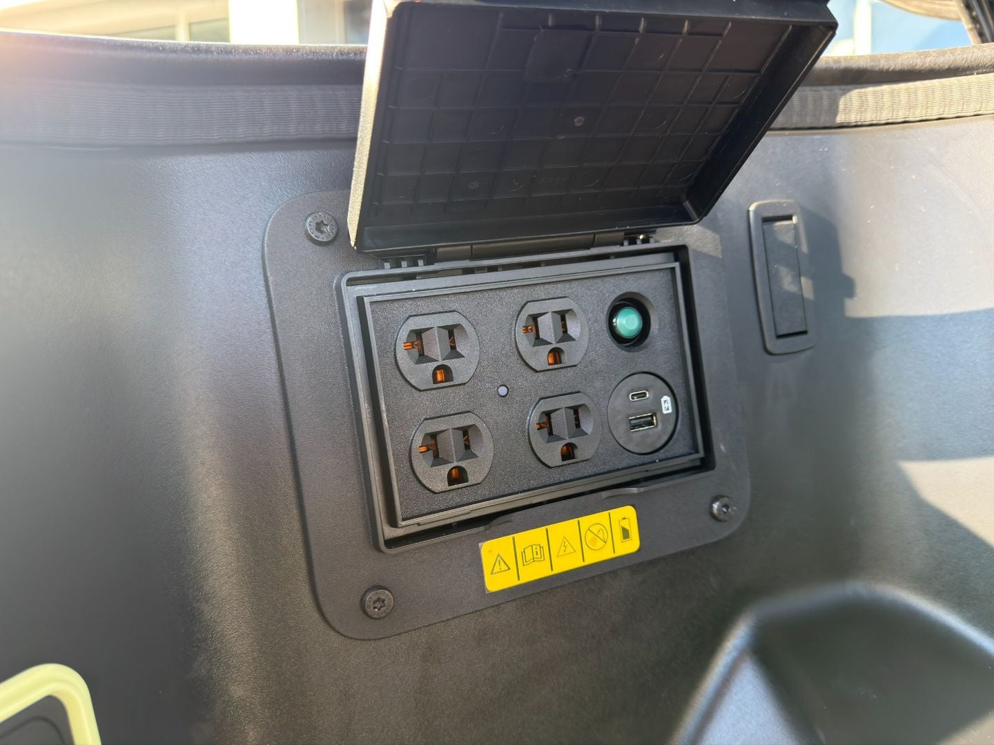 2022 Ford F-150 Lightning LARIAT