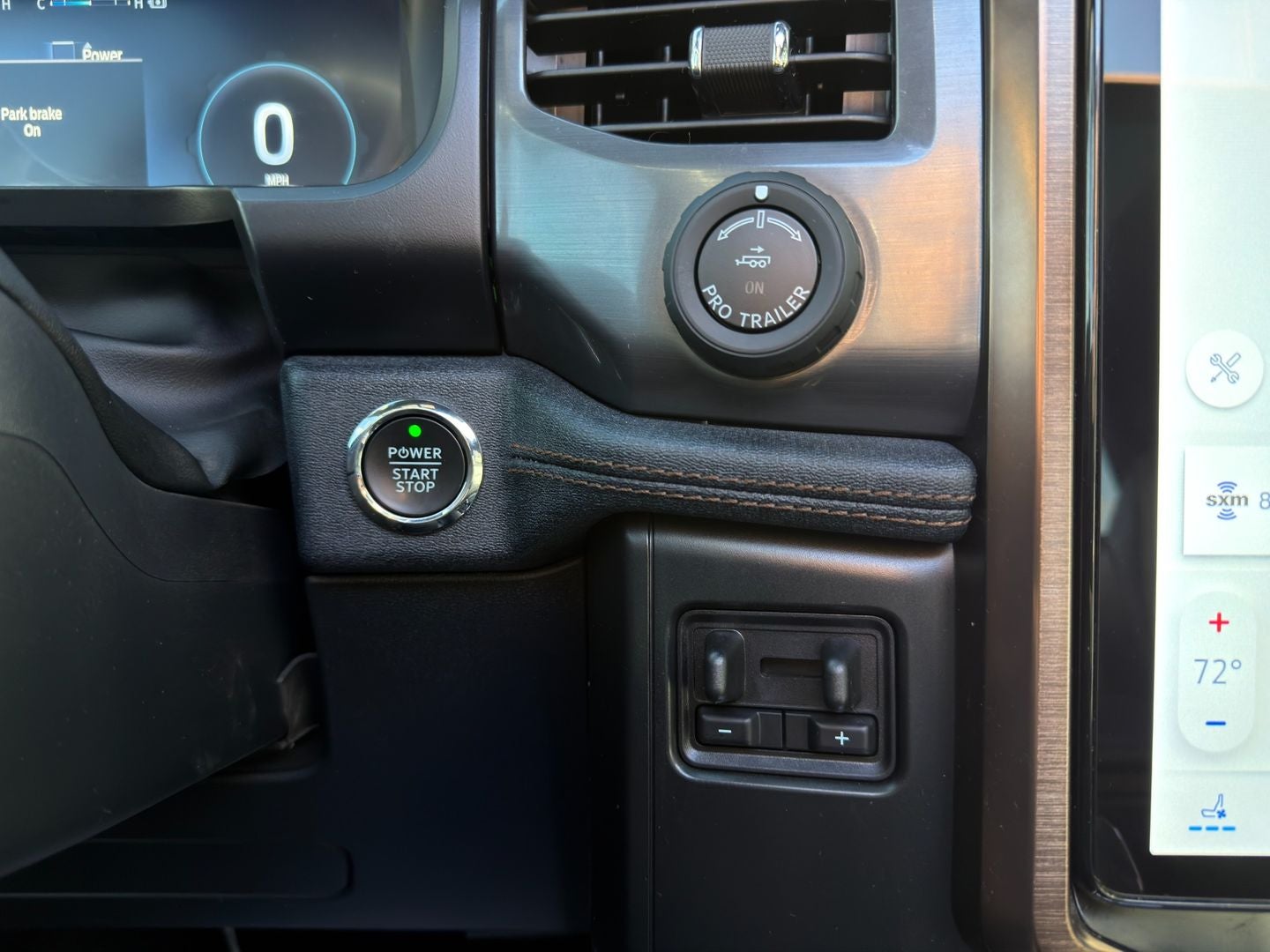 2022 Ford F-150 Lightning LARIAT