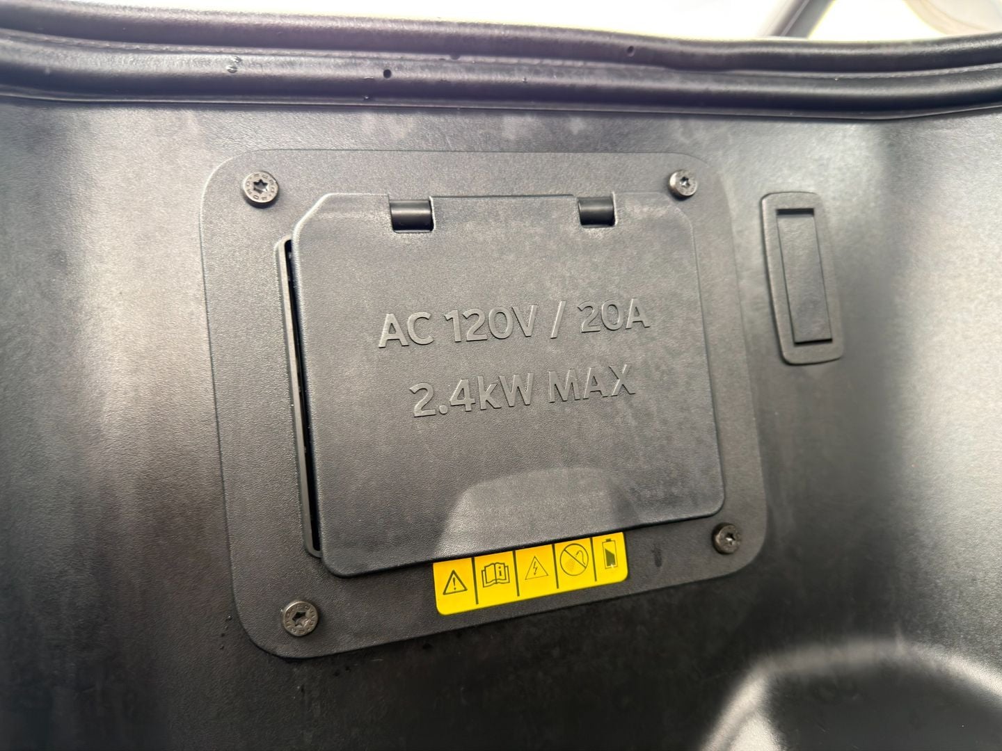 2022 Ford F-150 Lightning LARIAT