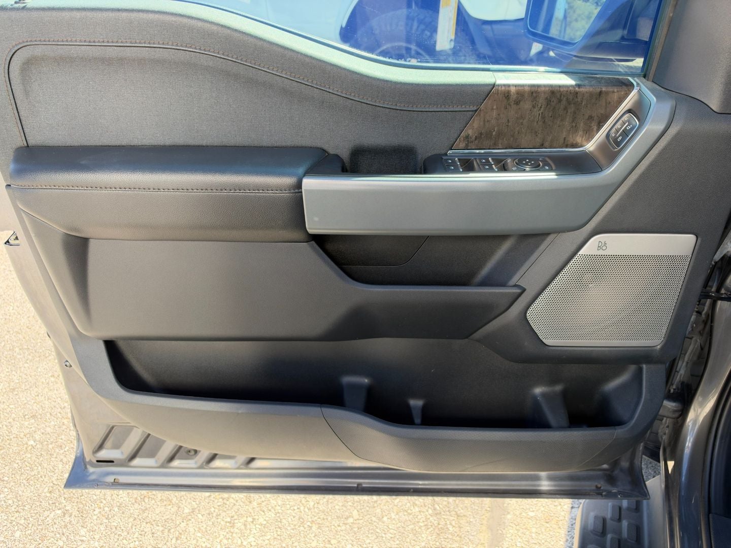 2023 Ford F-150 Lightning LARIAT