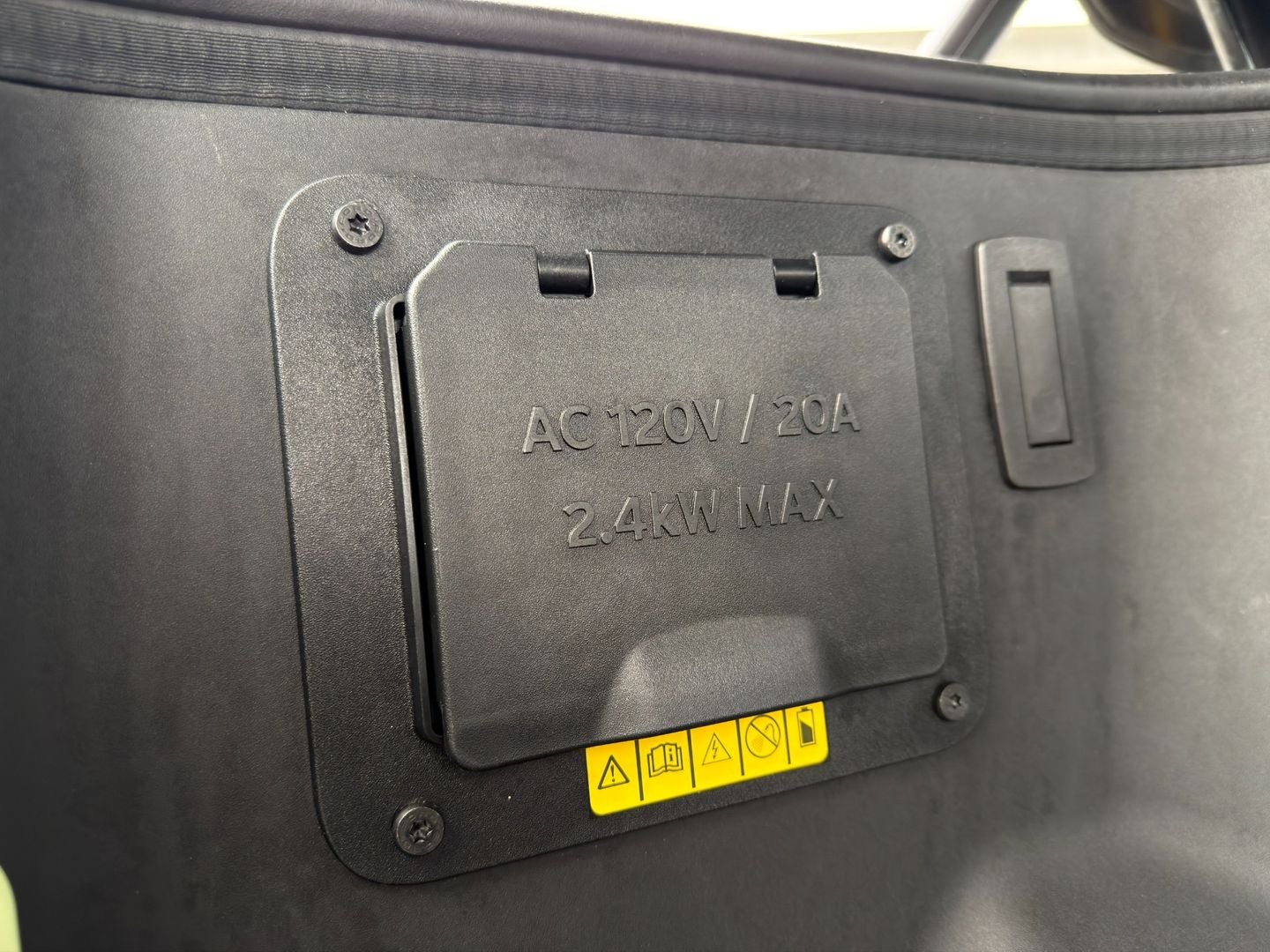 2023 Ford F-150 Lightning LARIAT