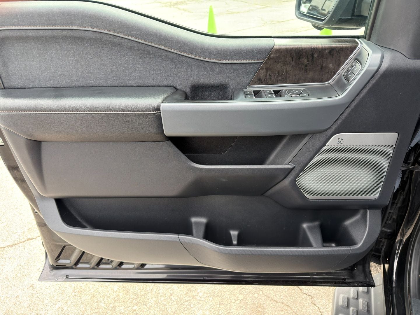 2023 Ford F-150 Lightning LARIAT