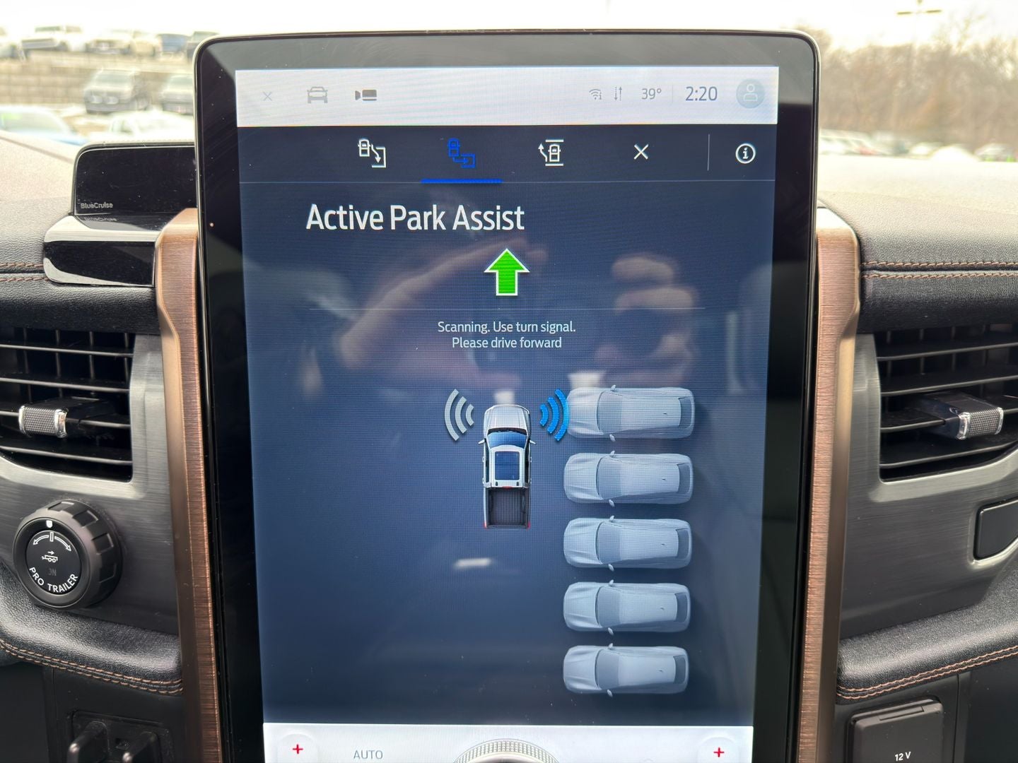 2023 Ford F-150 Lightning LARIAT