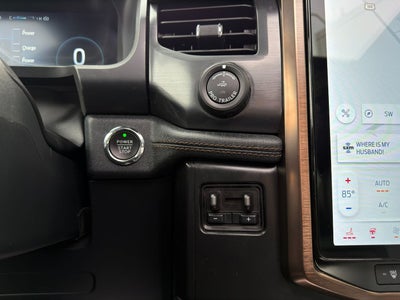 2023 Ford F-150 Lightning LARIAT