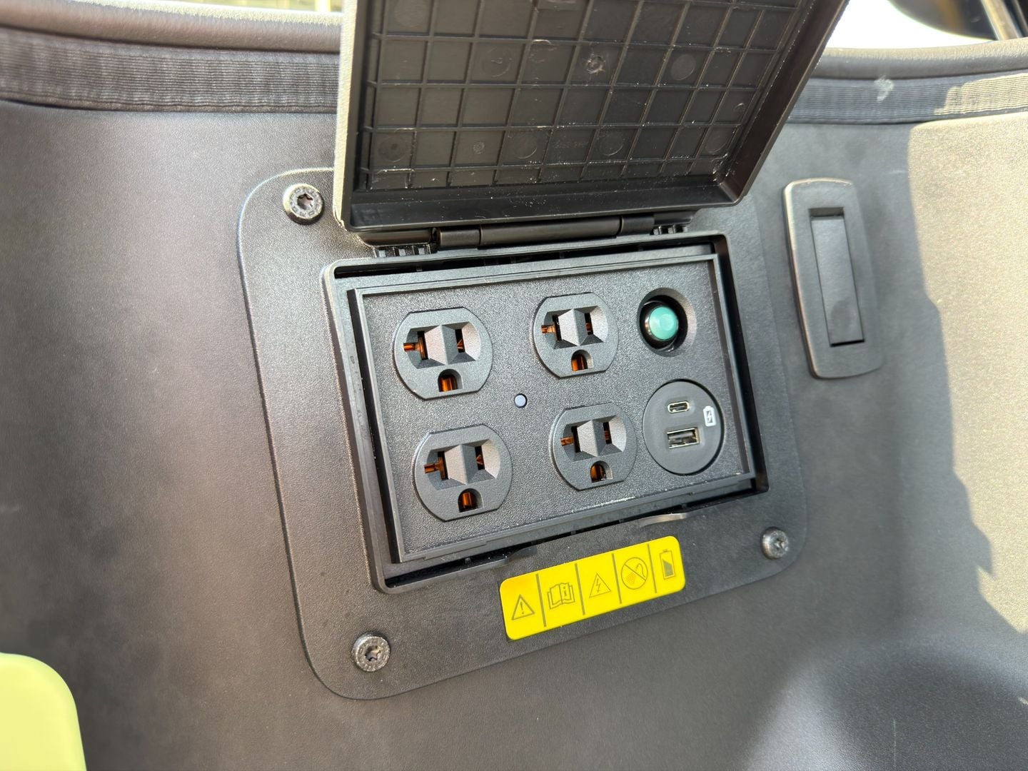 2024 Ford F-150 Lightning Flash