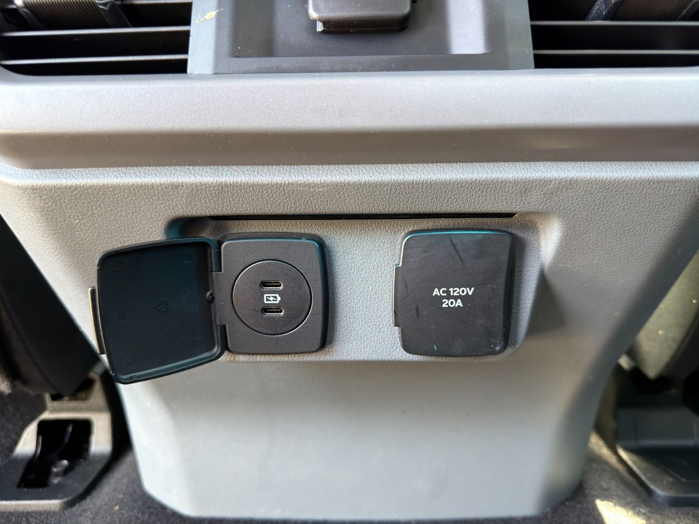 2024 Ford F-150 Lightning Flash