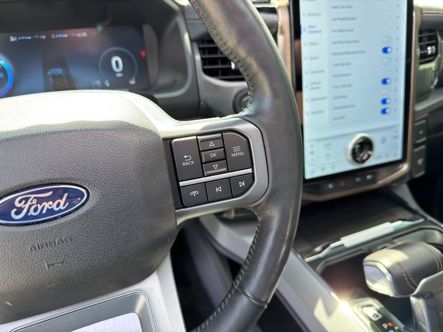 2024 Ford F-150 Lightning LARIAT