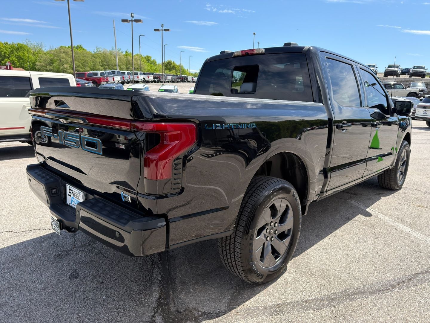 2024 Ford F-150 Lightning LARIAT