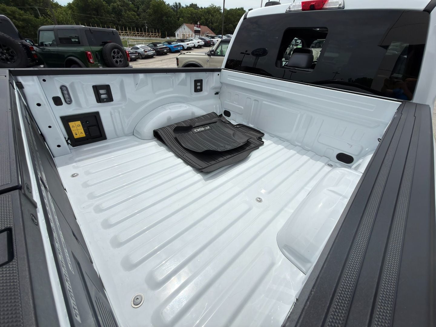 2025 Ford F-150 Lightning LARIAT