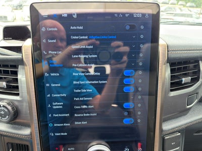 2025 Ford F-150 Lightning LARIAT