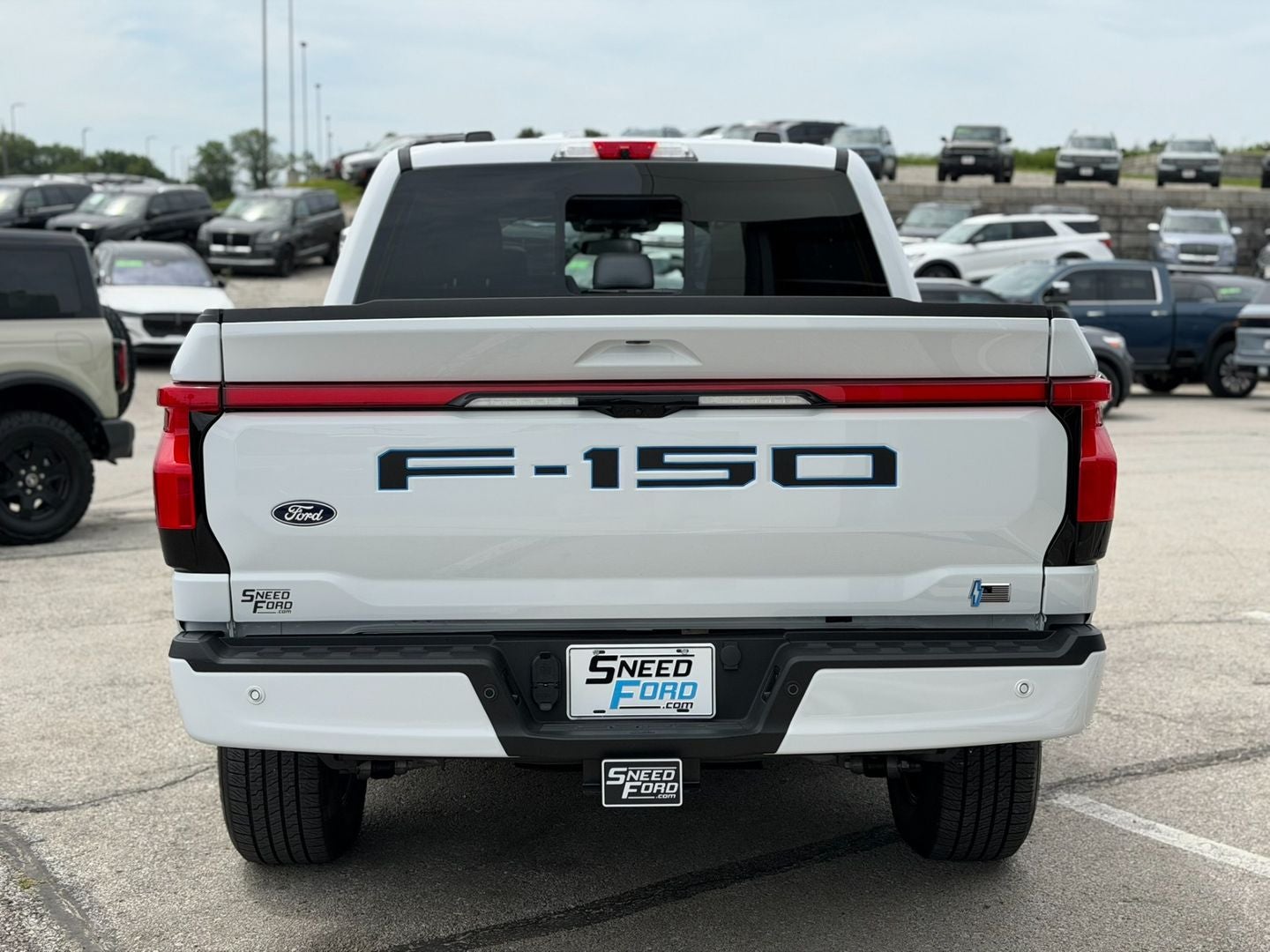 2025 Ford F-150 Lightning LARIAT
