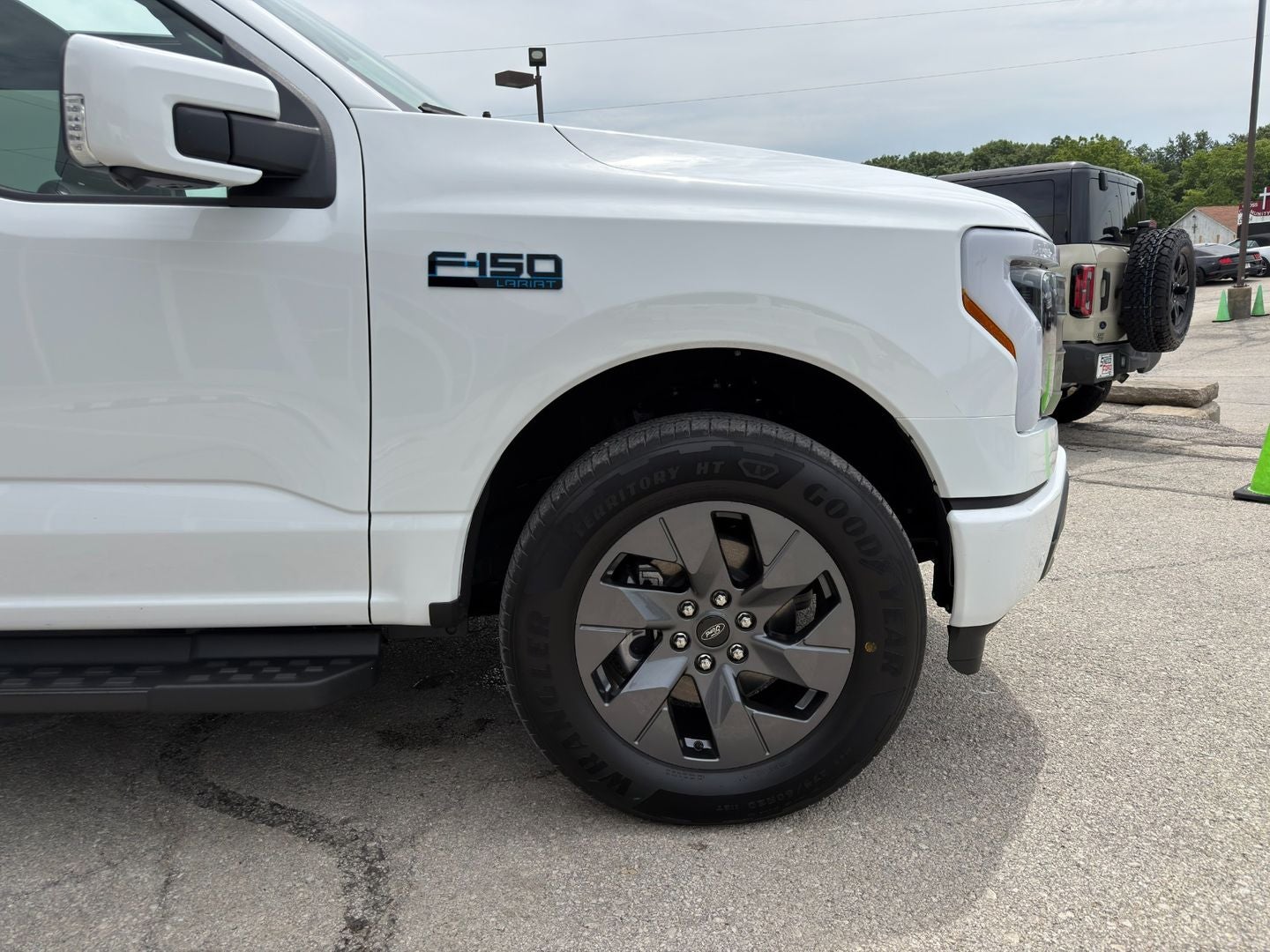 2025 Ford F-150 Lightning LARIAT