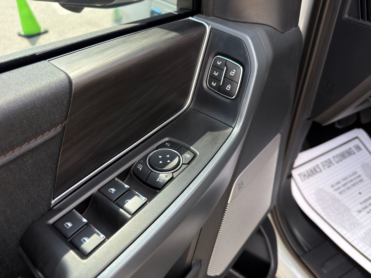 2024 Ford F-150 Lightning LARIAT