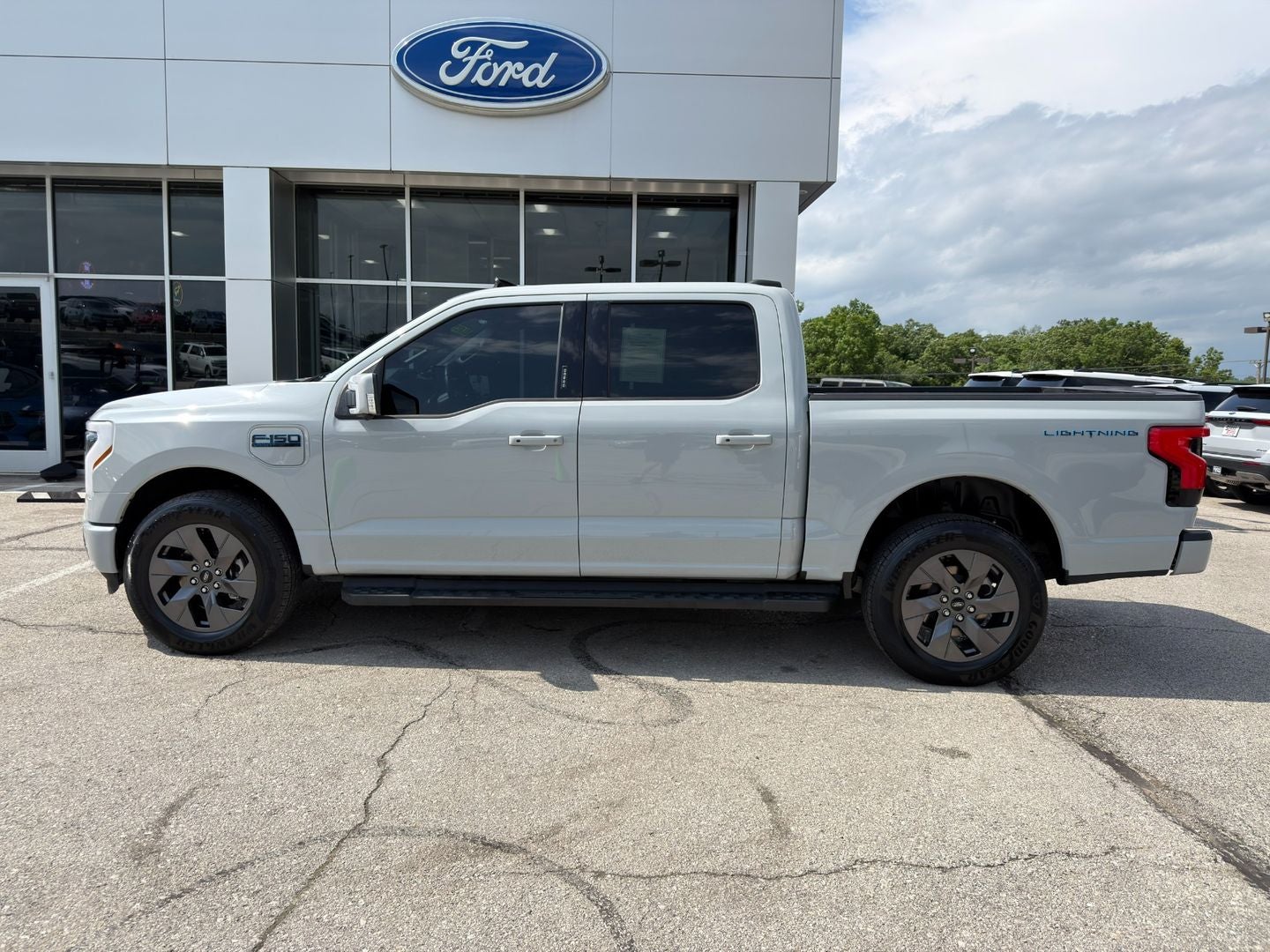 2024 Ford F-150 Lightning LARIAT