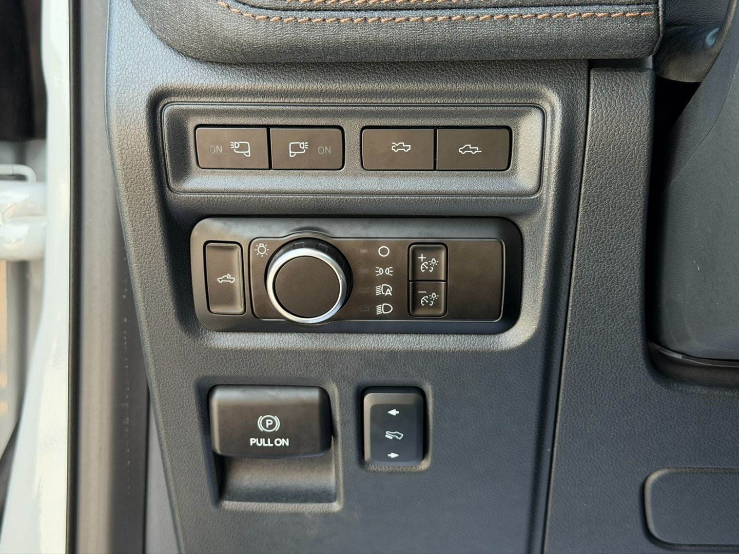 2024 Ford F-150 Lightning LARIAT