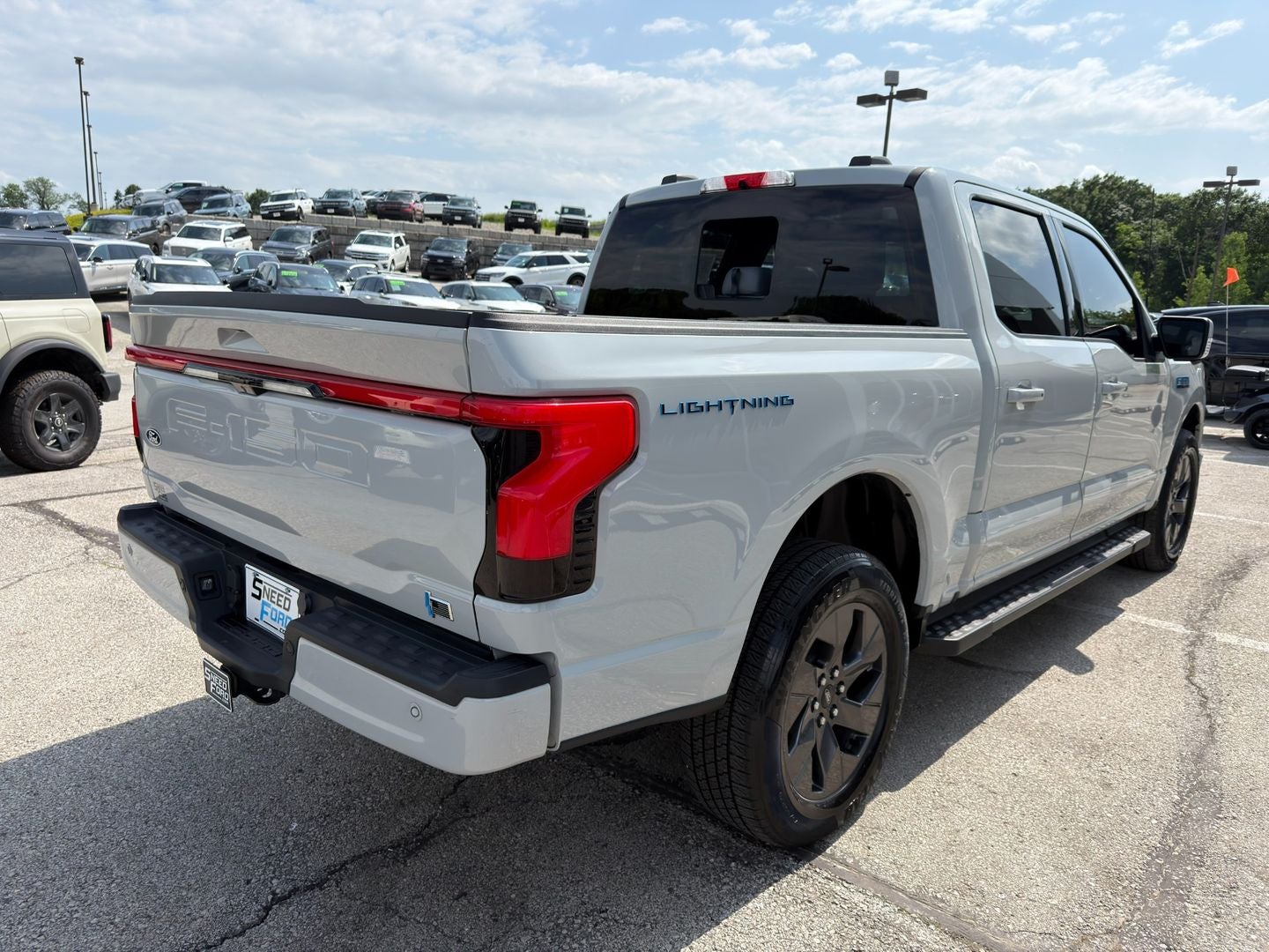 2024 Ford F-150 Lightning LARIAT