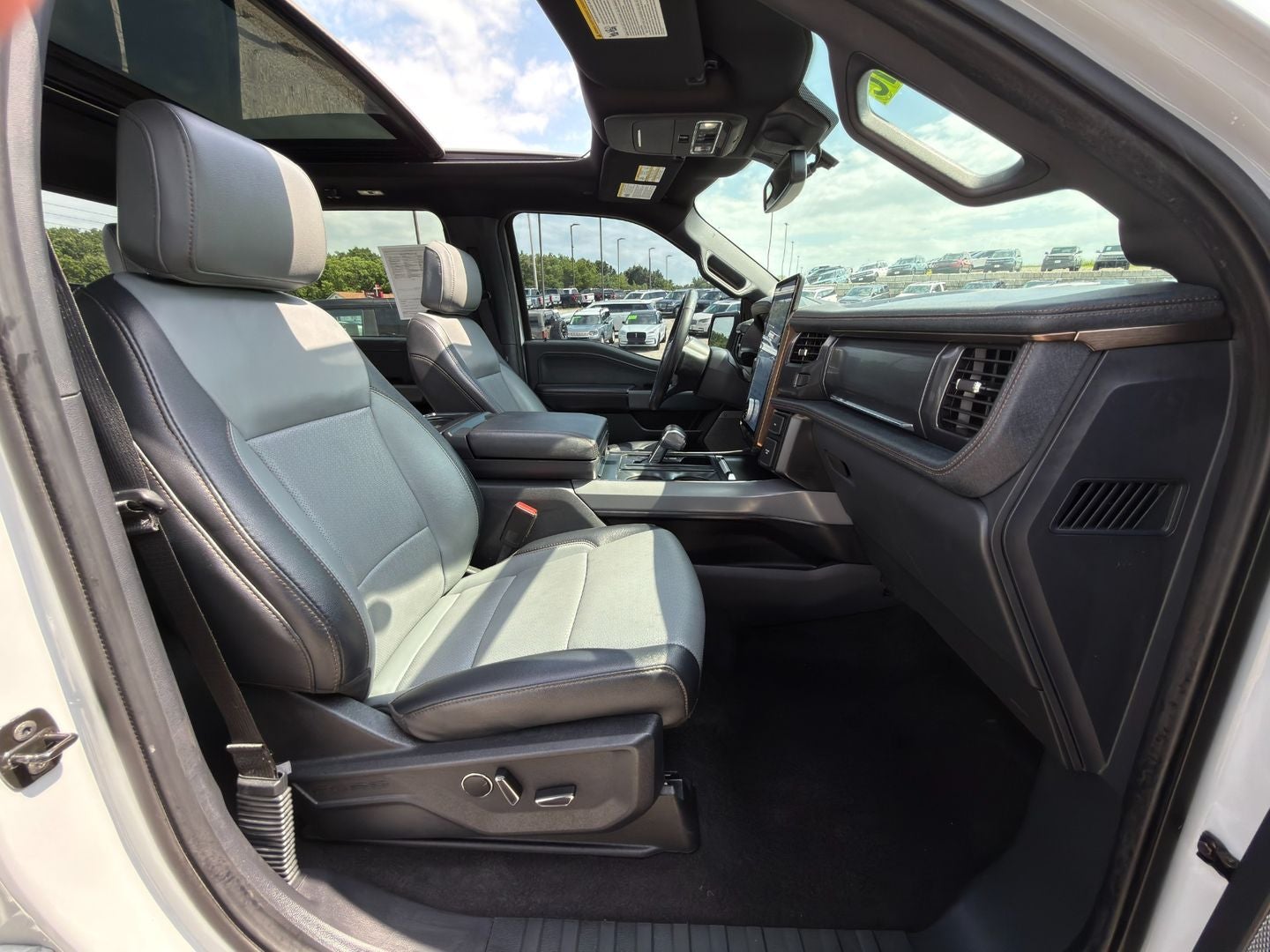 2024 Ford F-150 Lightning LARIAT