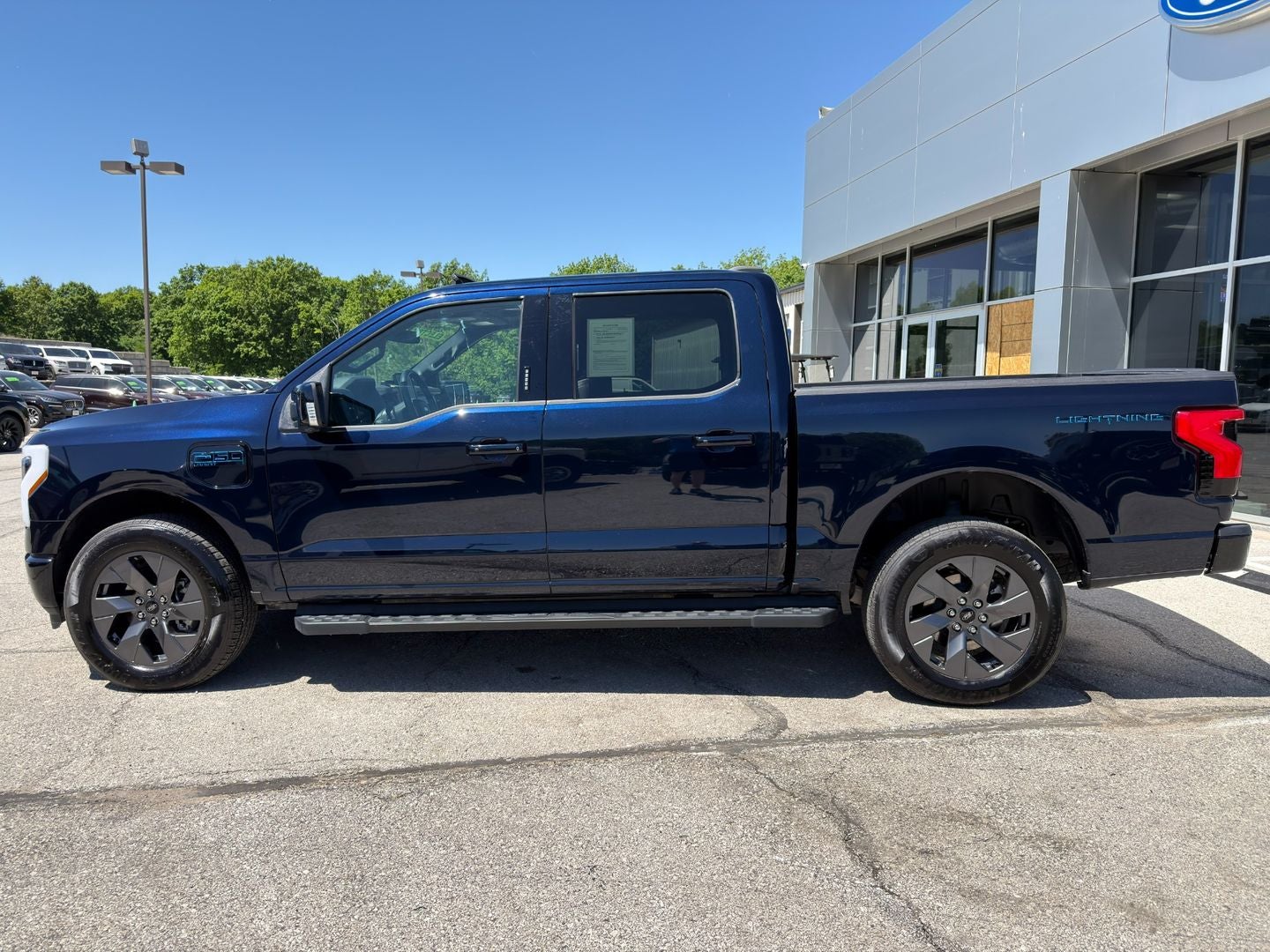 2024 Ford F-150 Lightning LARIAT