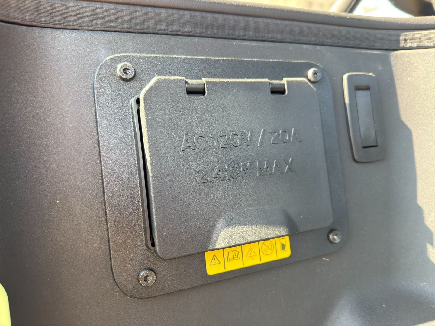 2024 Ford F-150 Lightning LARIAT