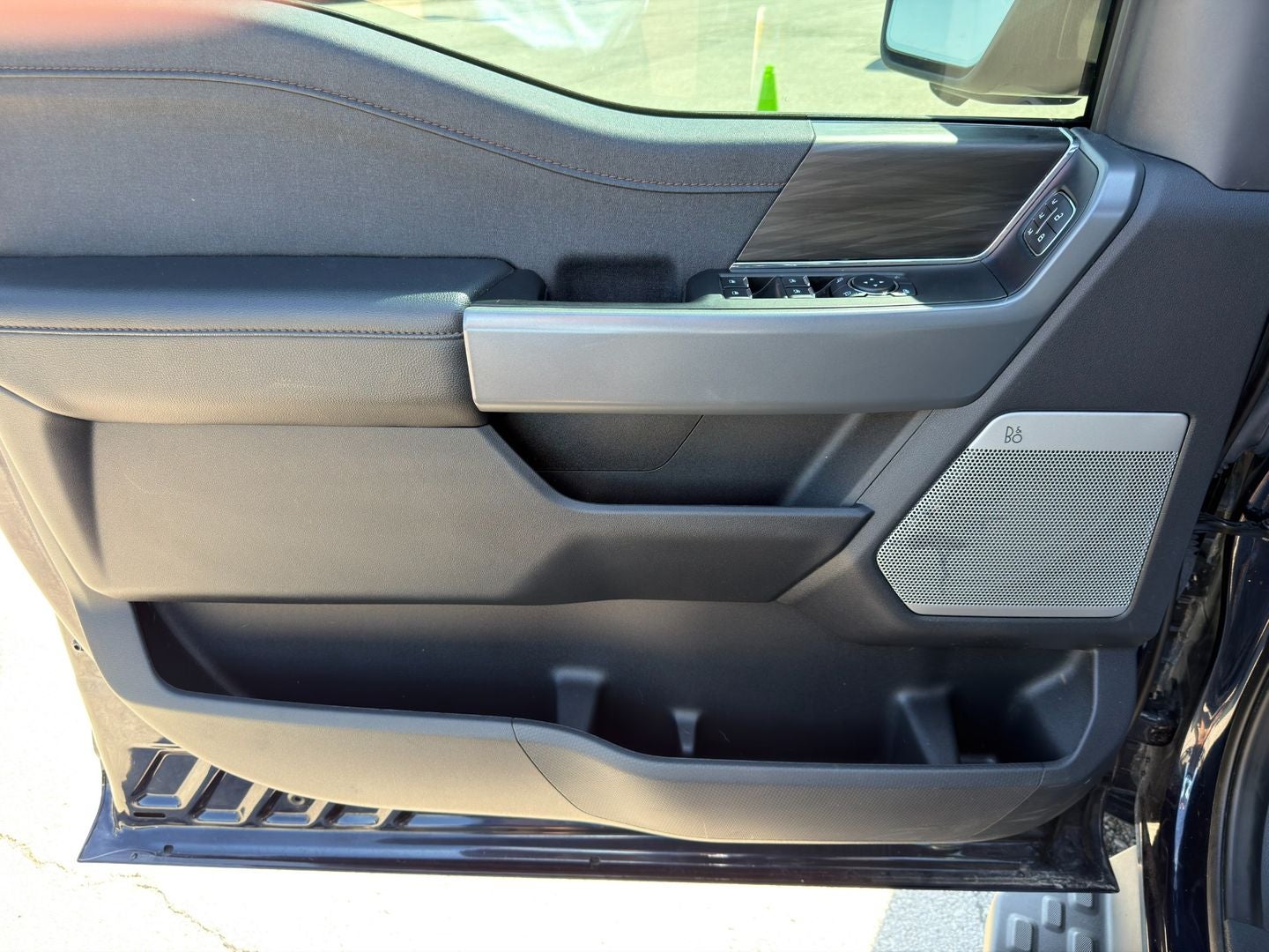 2024 Ford F-150 Lightning LARIAT