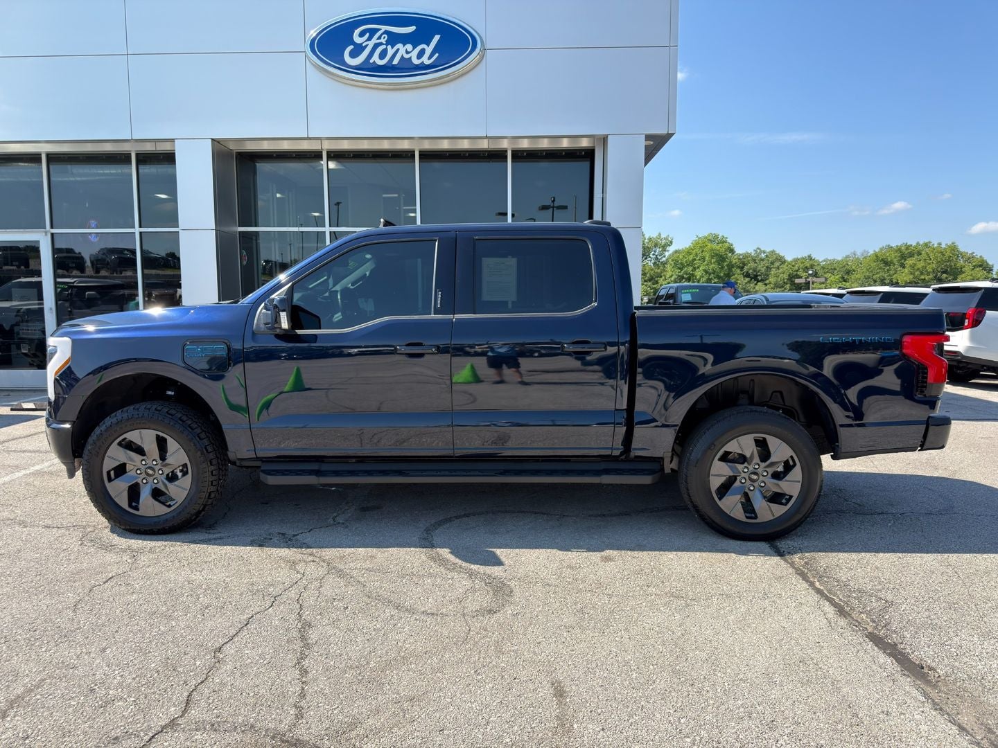 2024 Ford F-150 Lightning LARIAT
