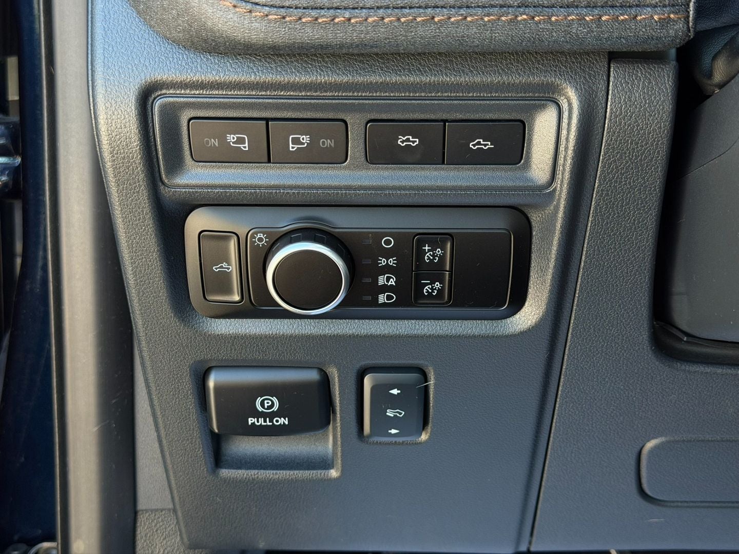 2024 Ford F-150 Lightning LARIAT