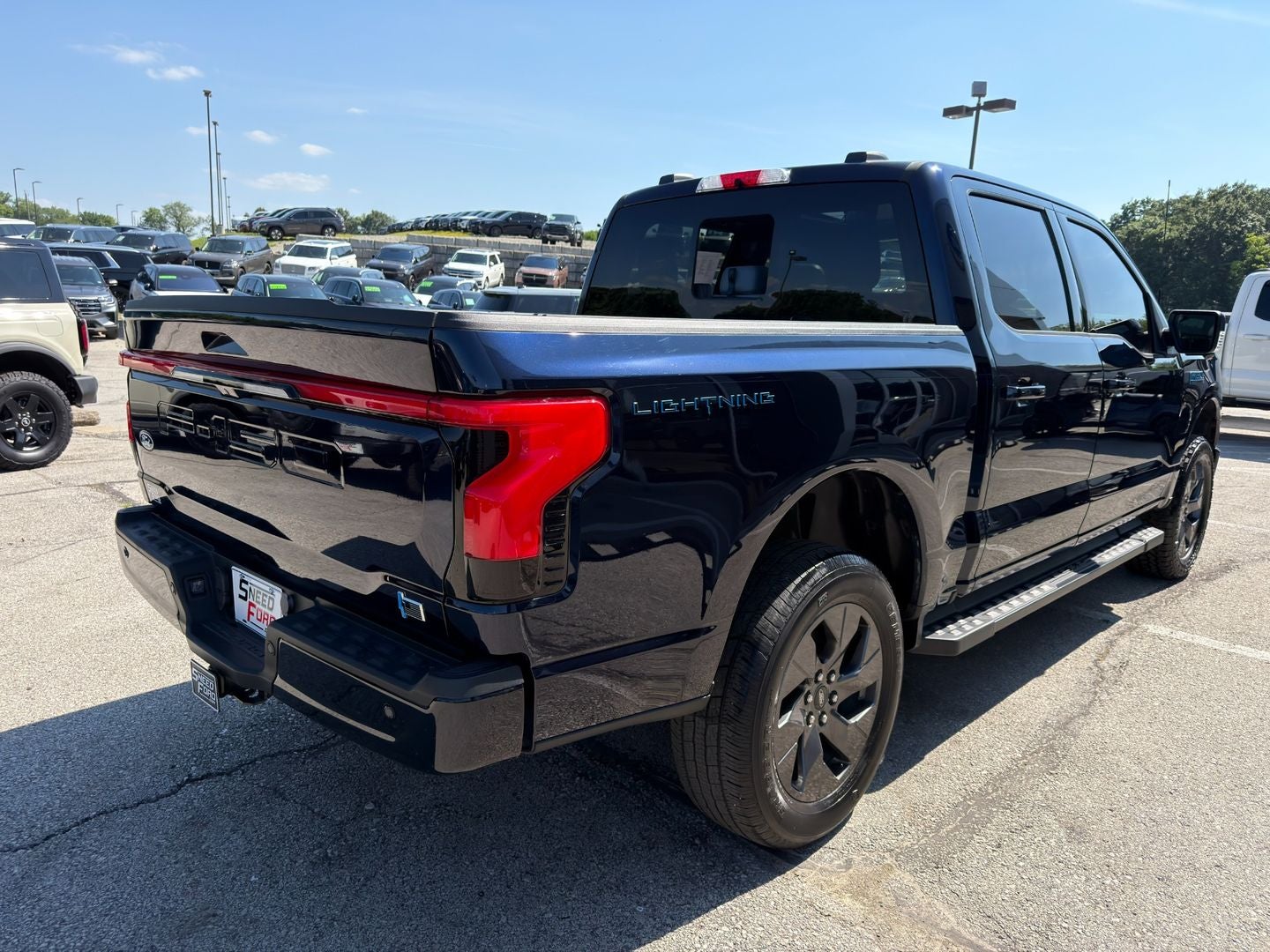 2024 Ford F-150 Lightning LARIAT