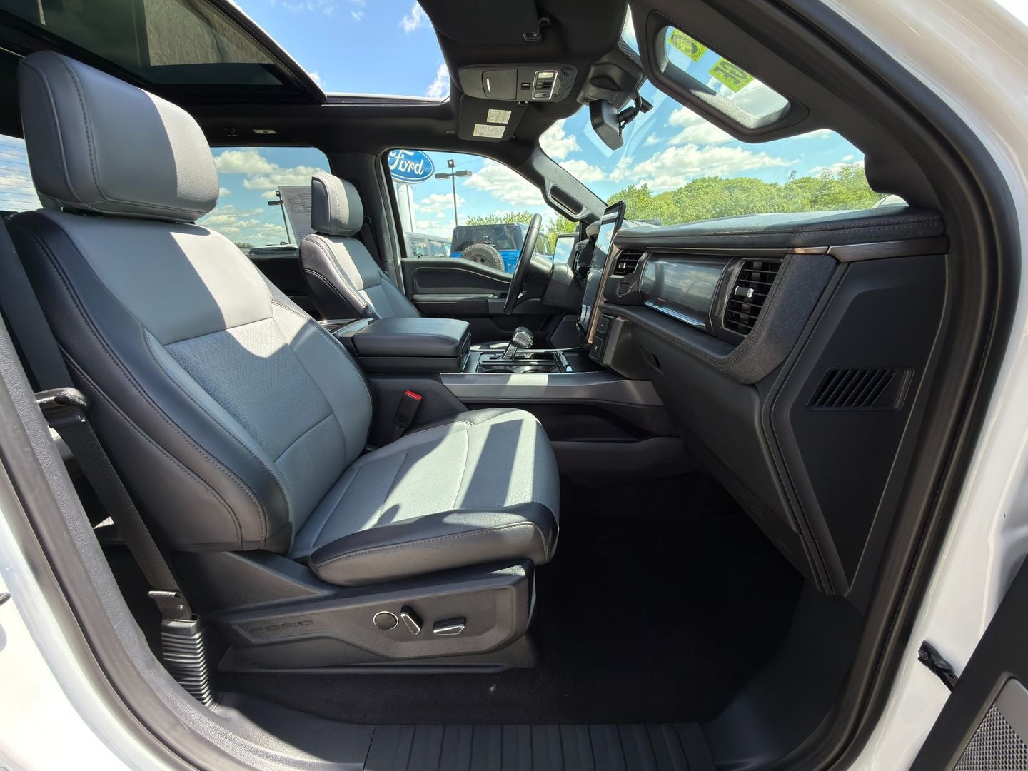 2025 Ford F-150 Lightning LARIAT