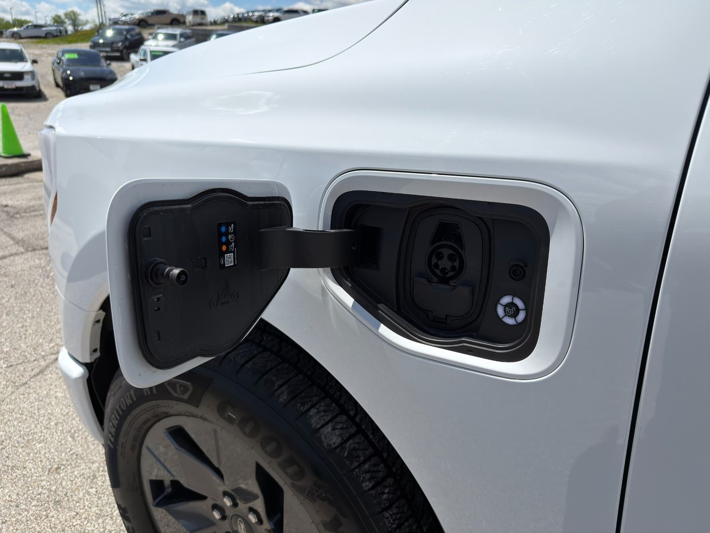 2025 Ford F-150 Lightning LARIAT