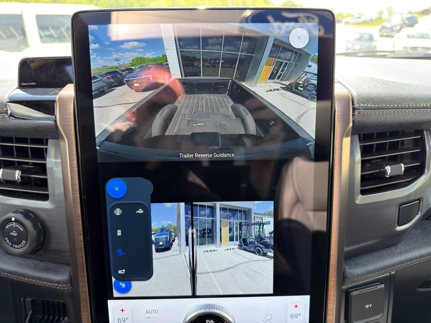 2025 Ford F-150 Lightning LARIAT