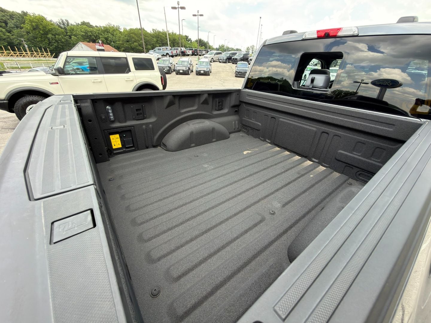 2024 Ford F-150 Lightning LARIAT
