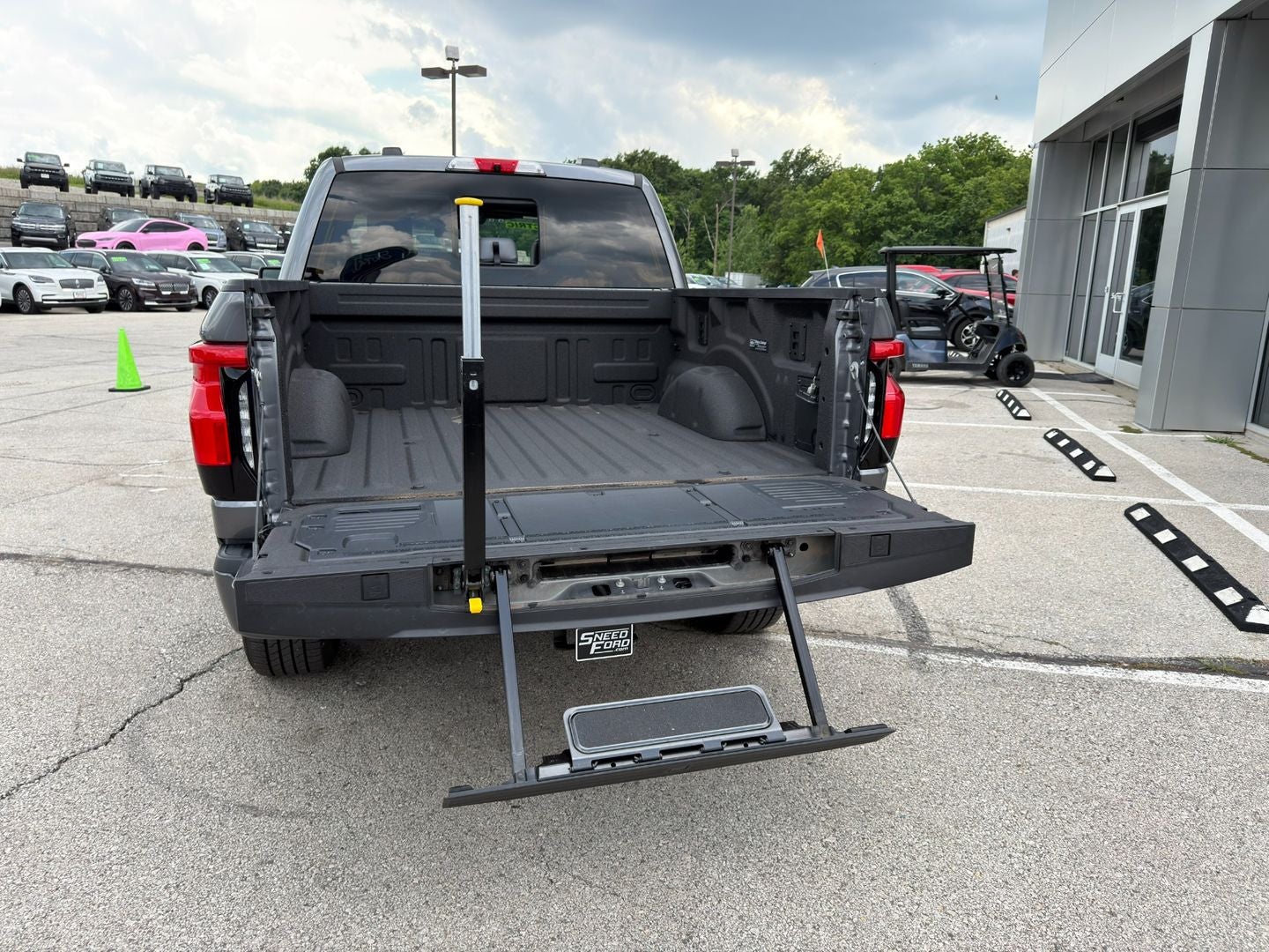2024 Ford F-150 Lightning LARIAT