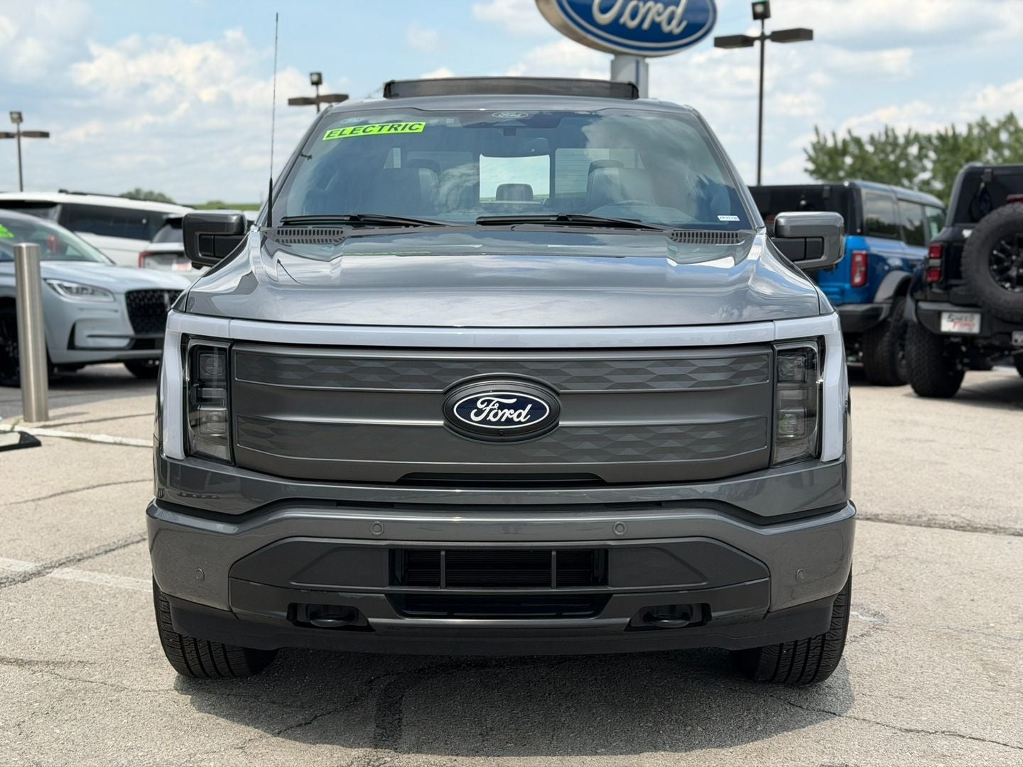 2024 Ford F-150 Lightning LARIAT