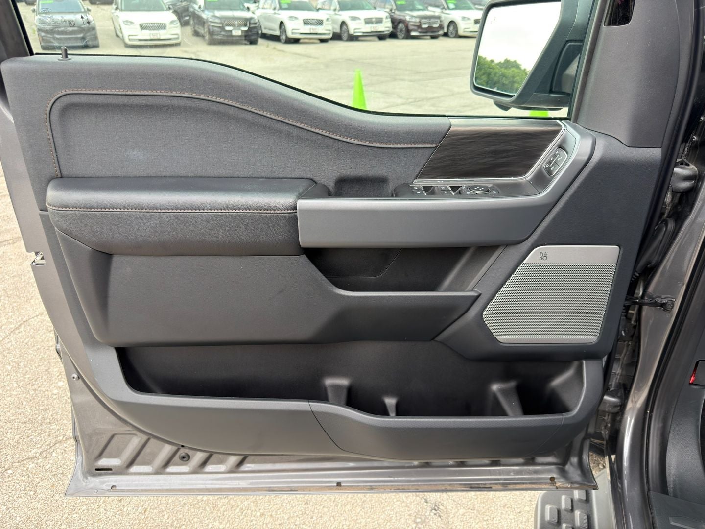 2024 Ford F-150 Lightning LARIAT